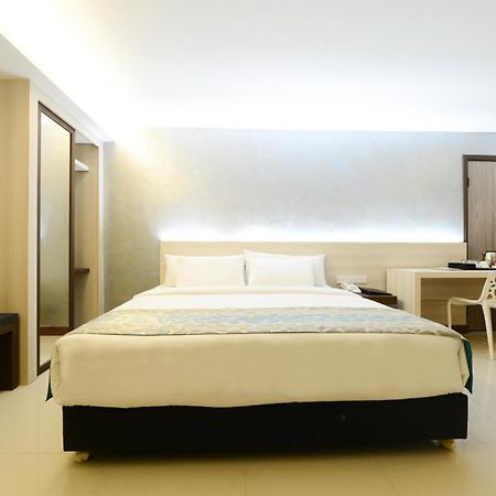 Samudra Hotel Kuching Extérieur photo
