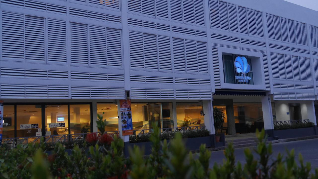 Samudra Hotel Kuching Extérieur photo
