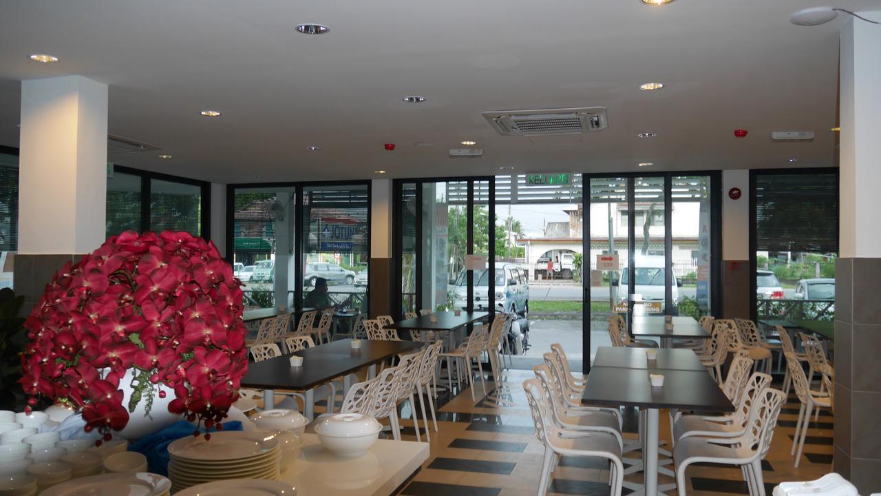 Samudra Hotel Kuching Extérieur photo
