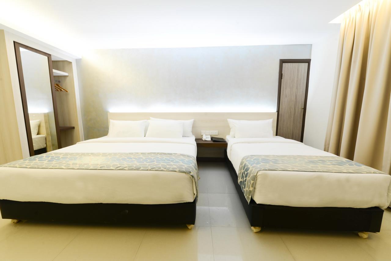 Samudra Hotel Kuching Extérieur photo