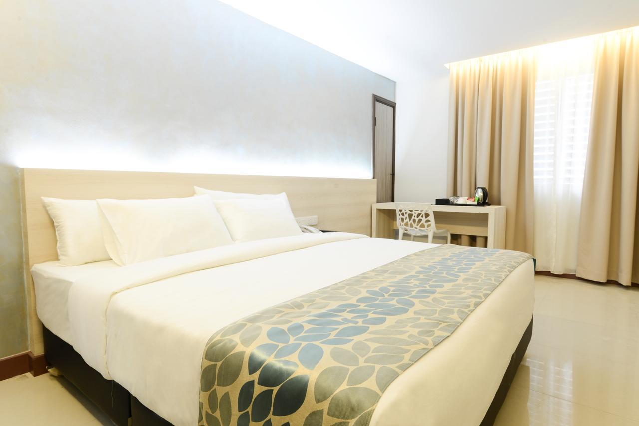 Samudra Hotel Kuching Extérieur photo