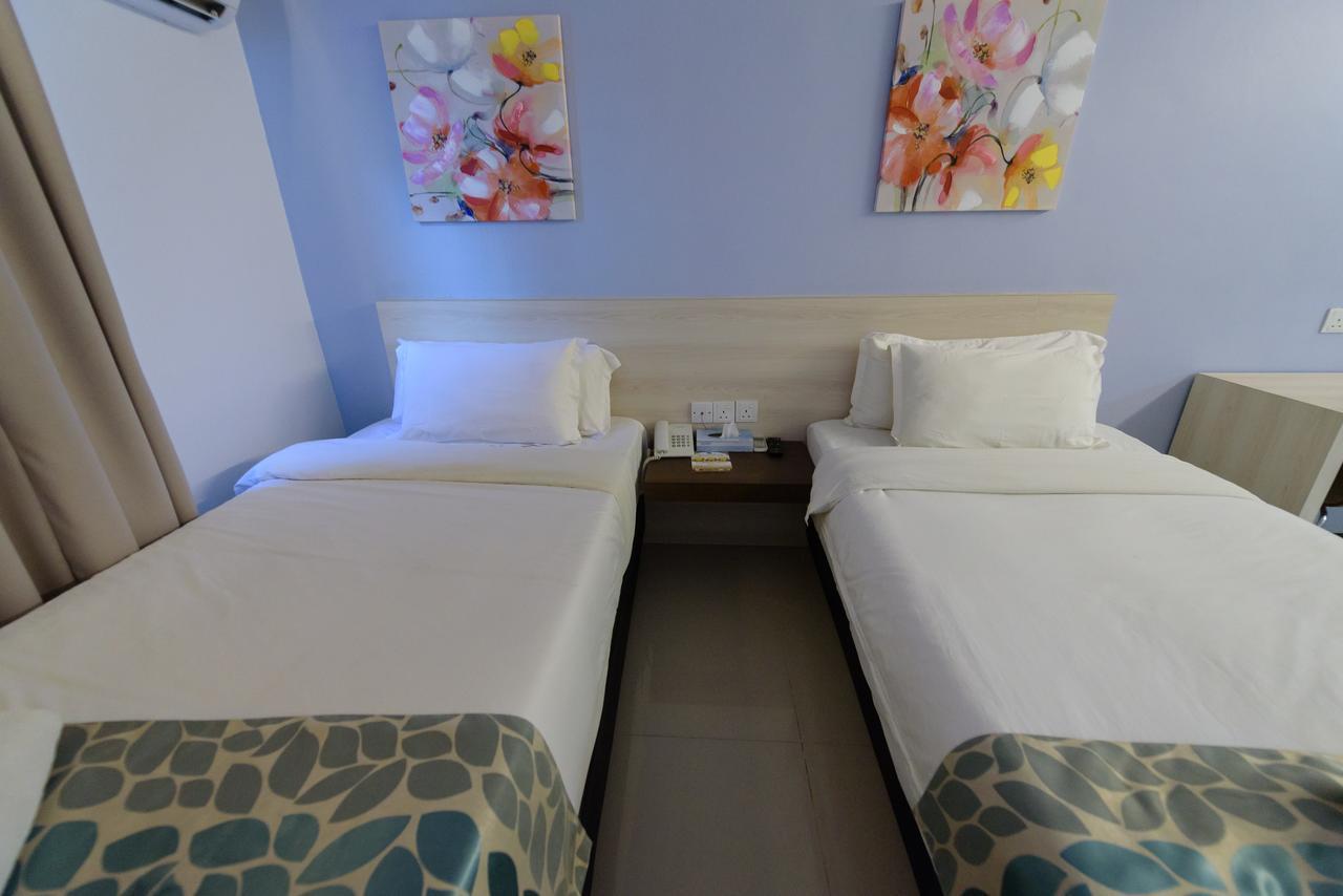 Samudra Hotel Kuching Extérieur photo