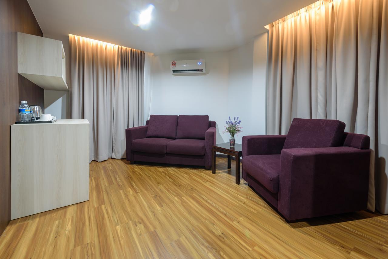 Samudra Hotel Kuching Extérieur photo