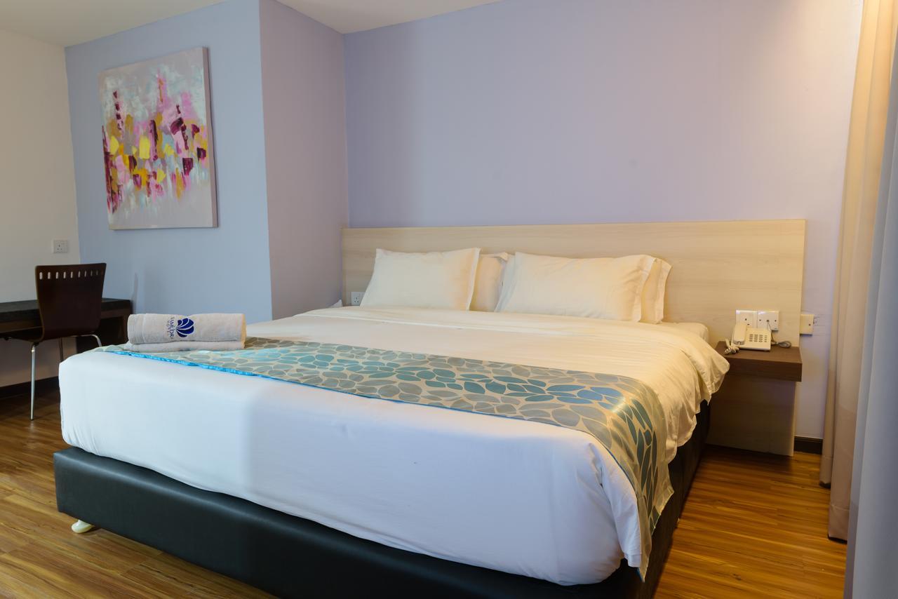 Samudra Hotel Kuching Extérieur photo