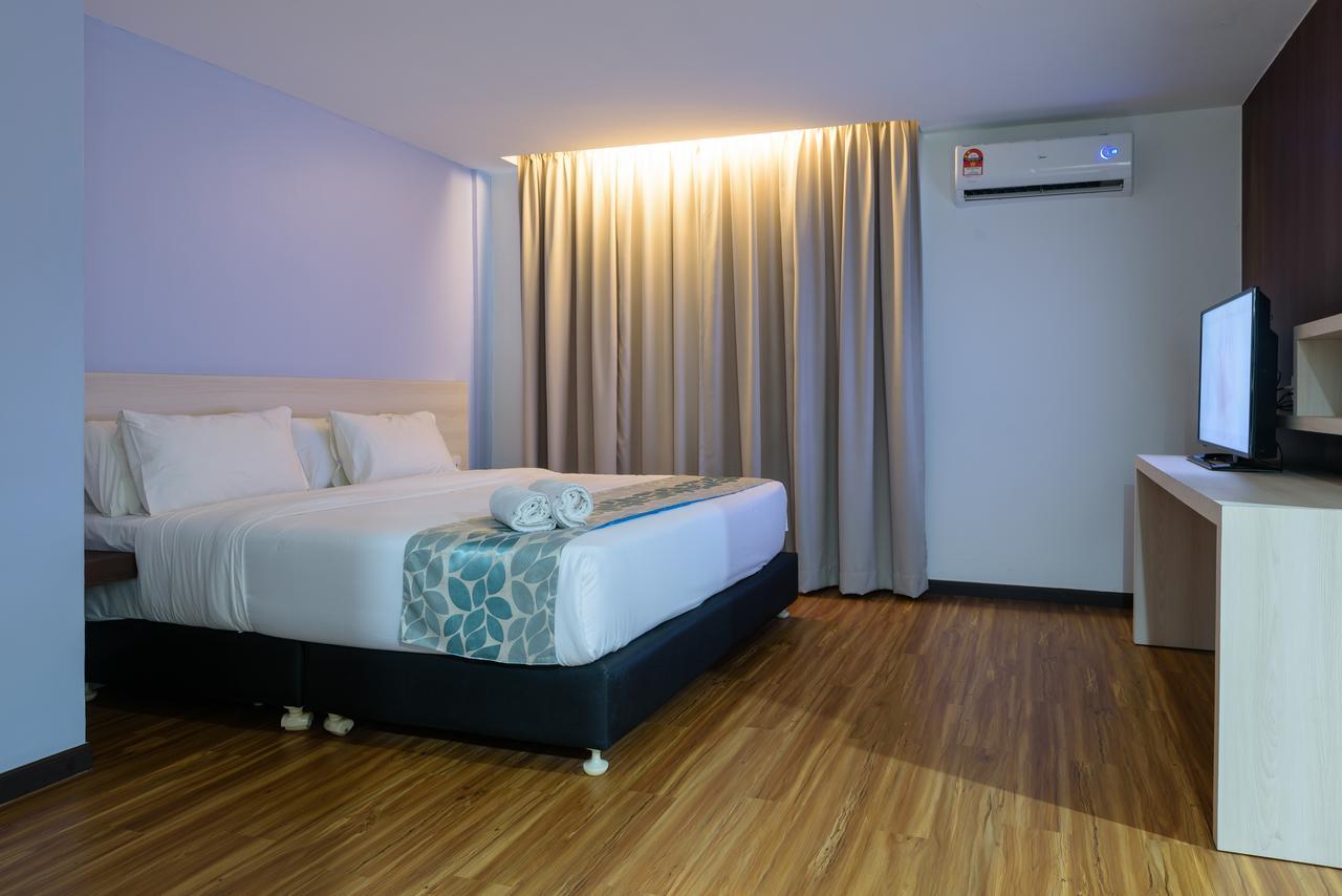 Samudra Hotel Kuching Extérieur photo