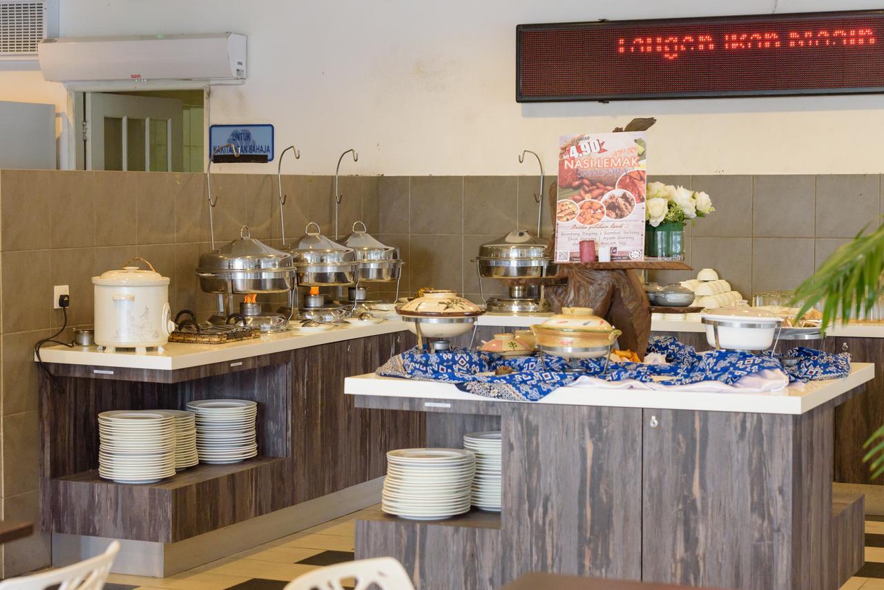 Samudra Hotel Kuching Extérieur photo