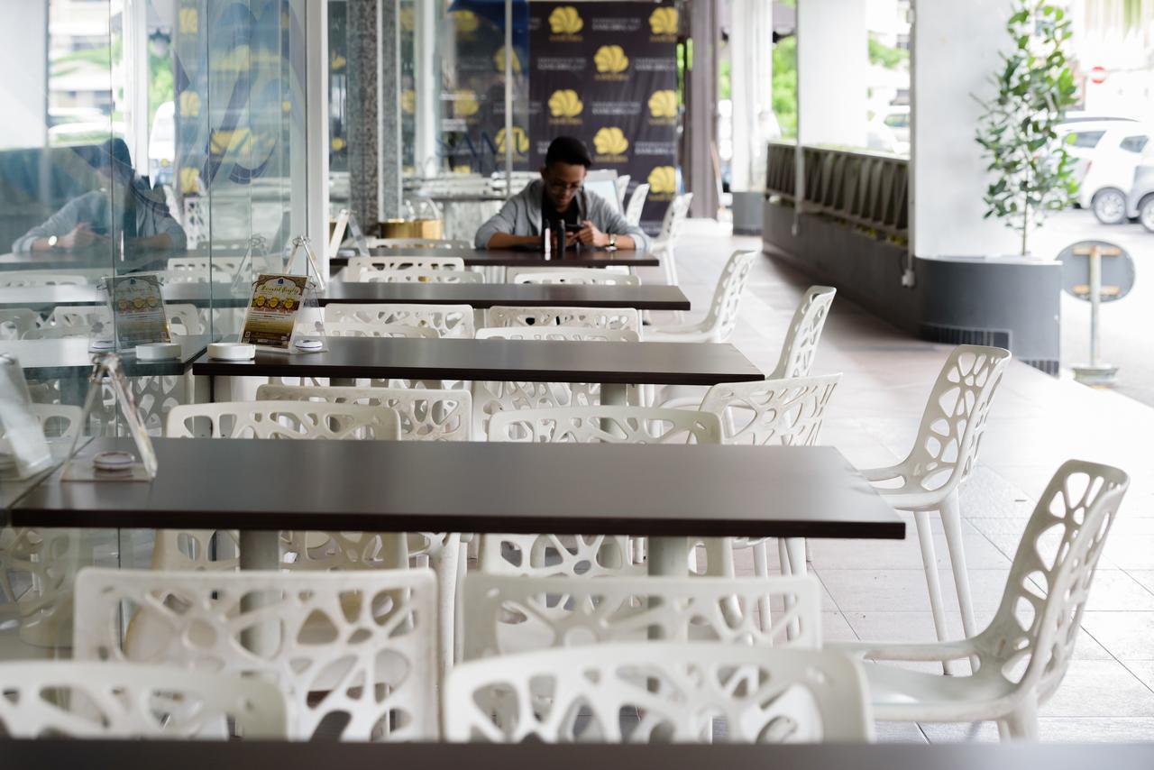 Samudra Hotel Kuching Extérieur photo
