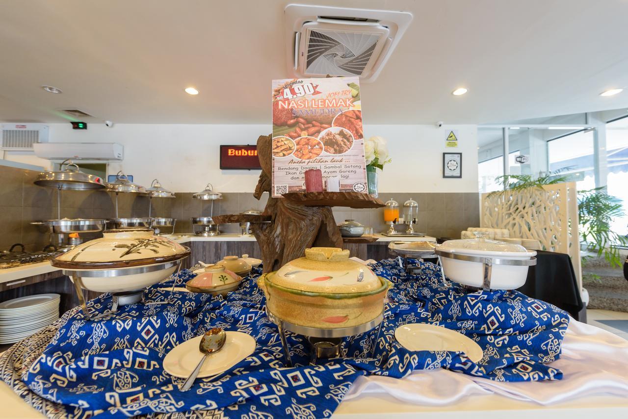 Samudra Hotel Kuching Extérieur photo